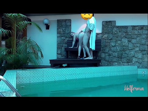 ❤️ Oga pe iranṣẹbinrin si awọn pool, sugbon ko le koju kan gbona ❌  ni% yo.nicepornphotos.ru